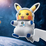 Pikachu astronaute flottant dans l'espace au-dessus de la Terre, visuel officiel de la World Space Week de Pokémon GO